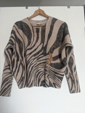 PILCRO Beige and Black Zebra-Print Crewneck Sweater with Leopard Motif